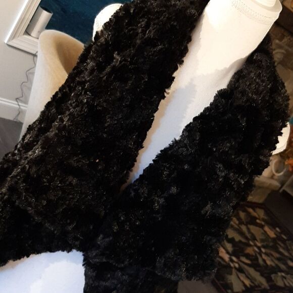 NWT ME JANE Black Faux Fur Vest - Picture 2 of 7